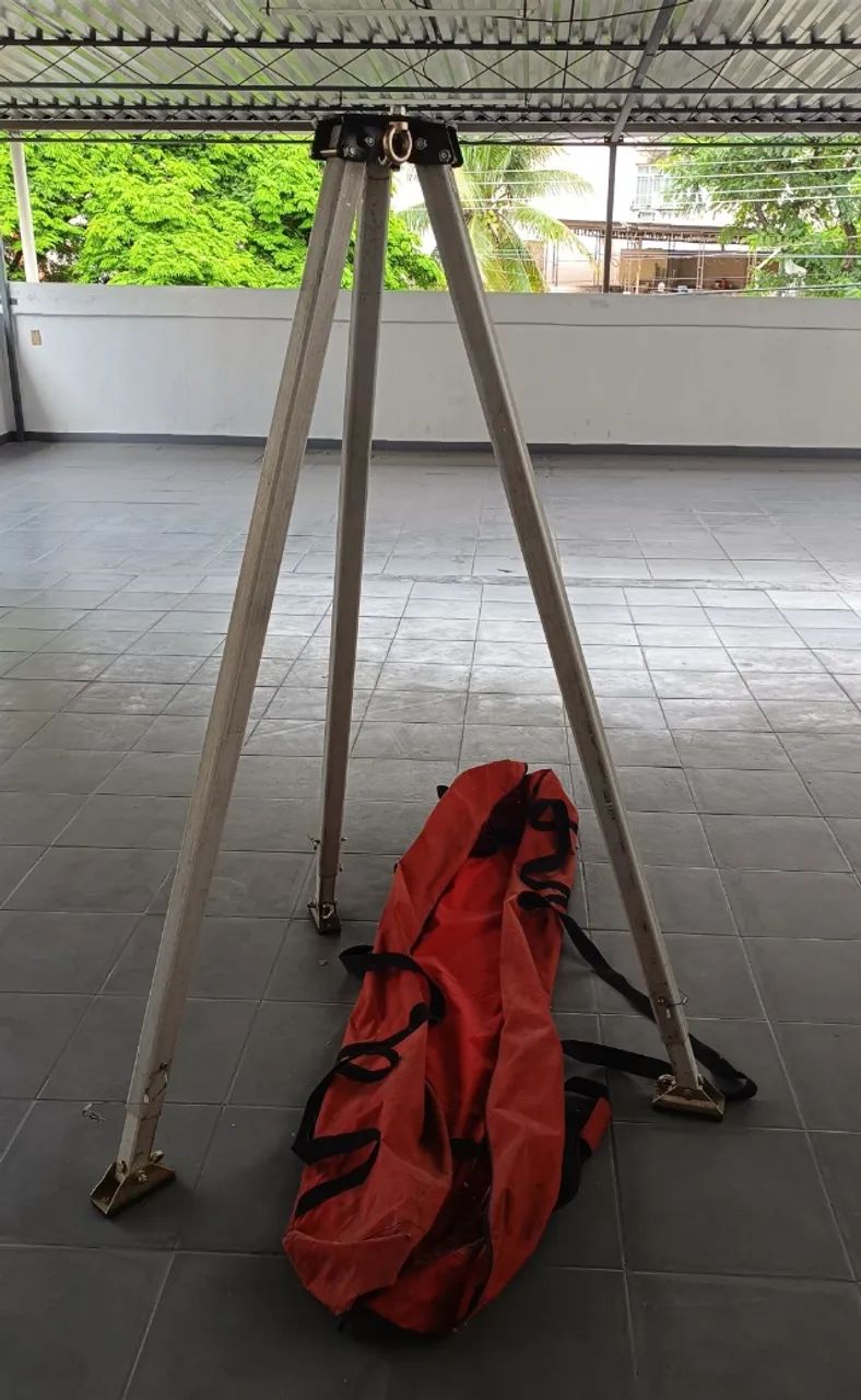 Tripé para resgate espaço confinado Hercules