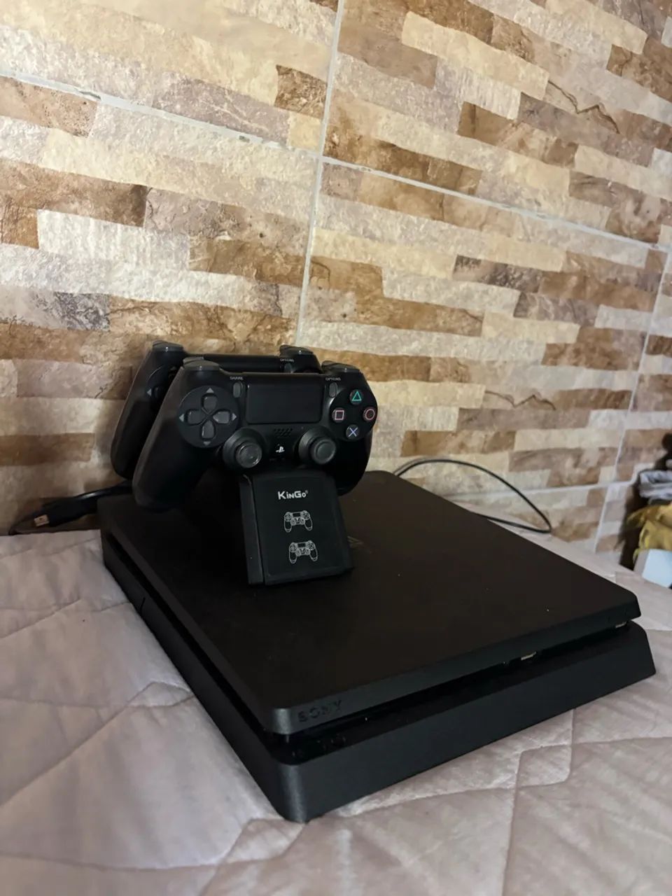 PS4 Slim 1TB 2 controles - Foto 2