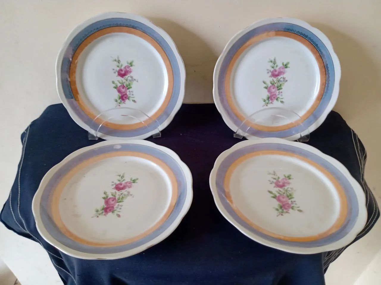 Conjunto de Pratos Antigos 