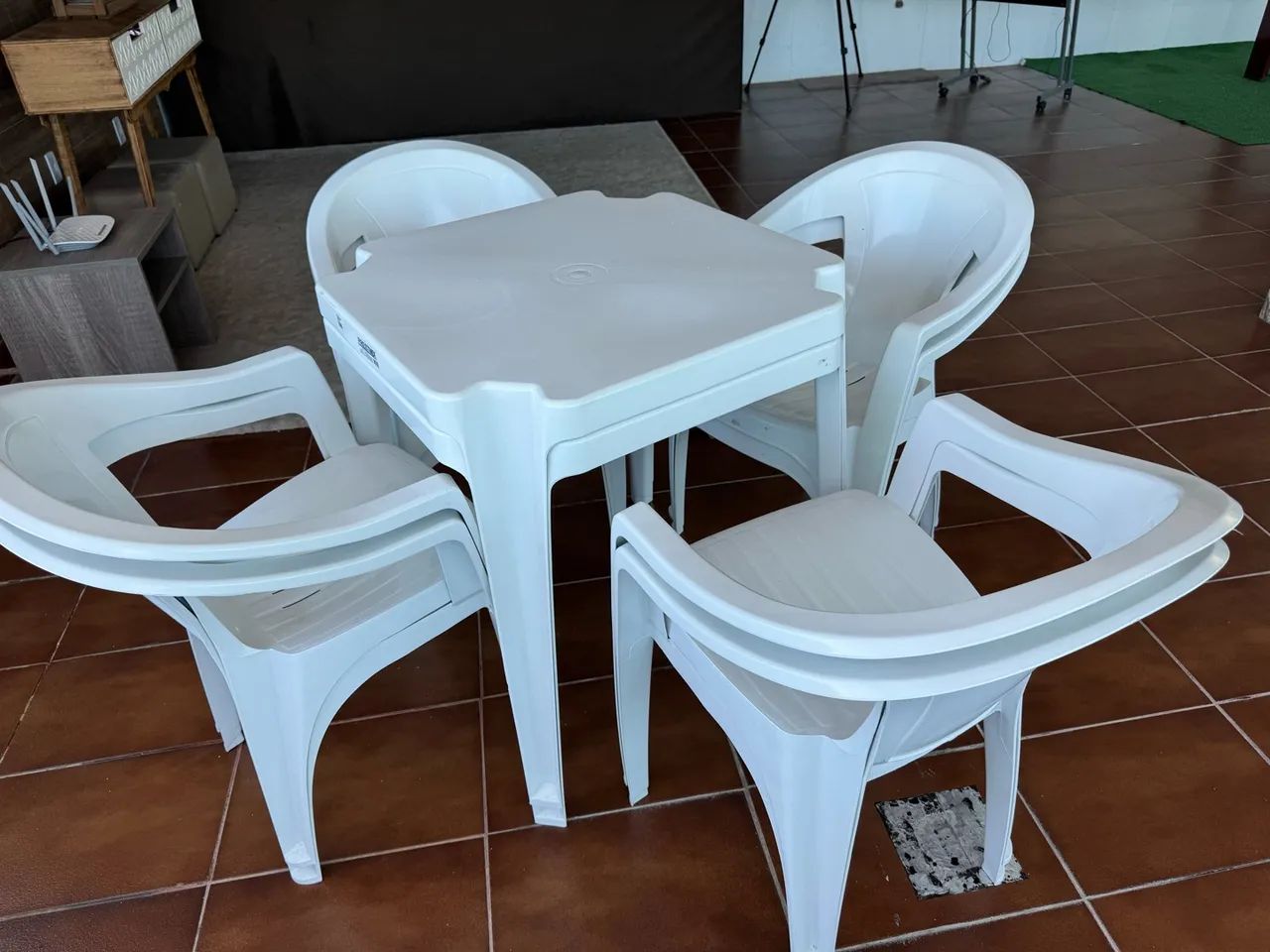 Conjunto de Mesas e Cadeiras de Plástico Poltrona - Foto 2