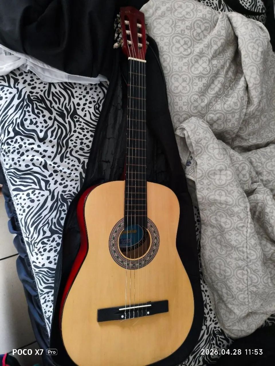 Violão semi novo 