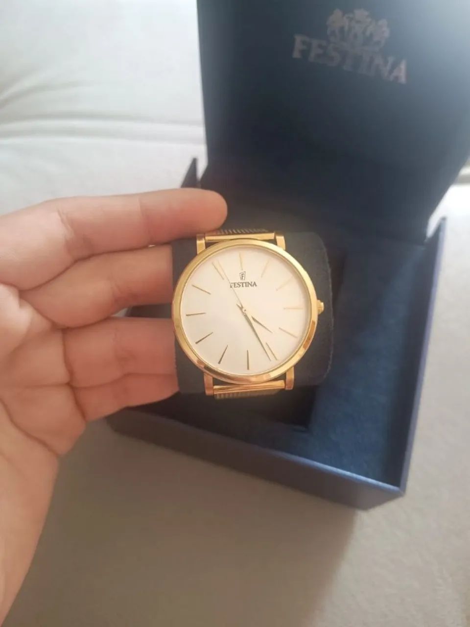 Relógio dourado da marca Festina