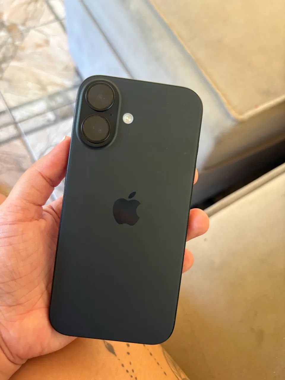 iPhone 16 bateria 100% - Foto 3
