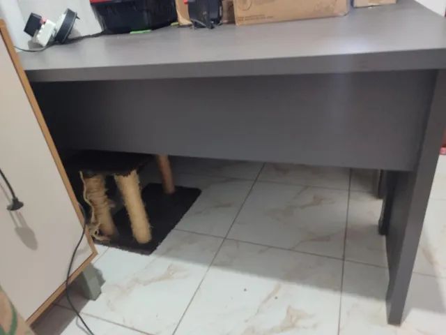Mesa de escritório com cadeira gamer