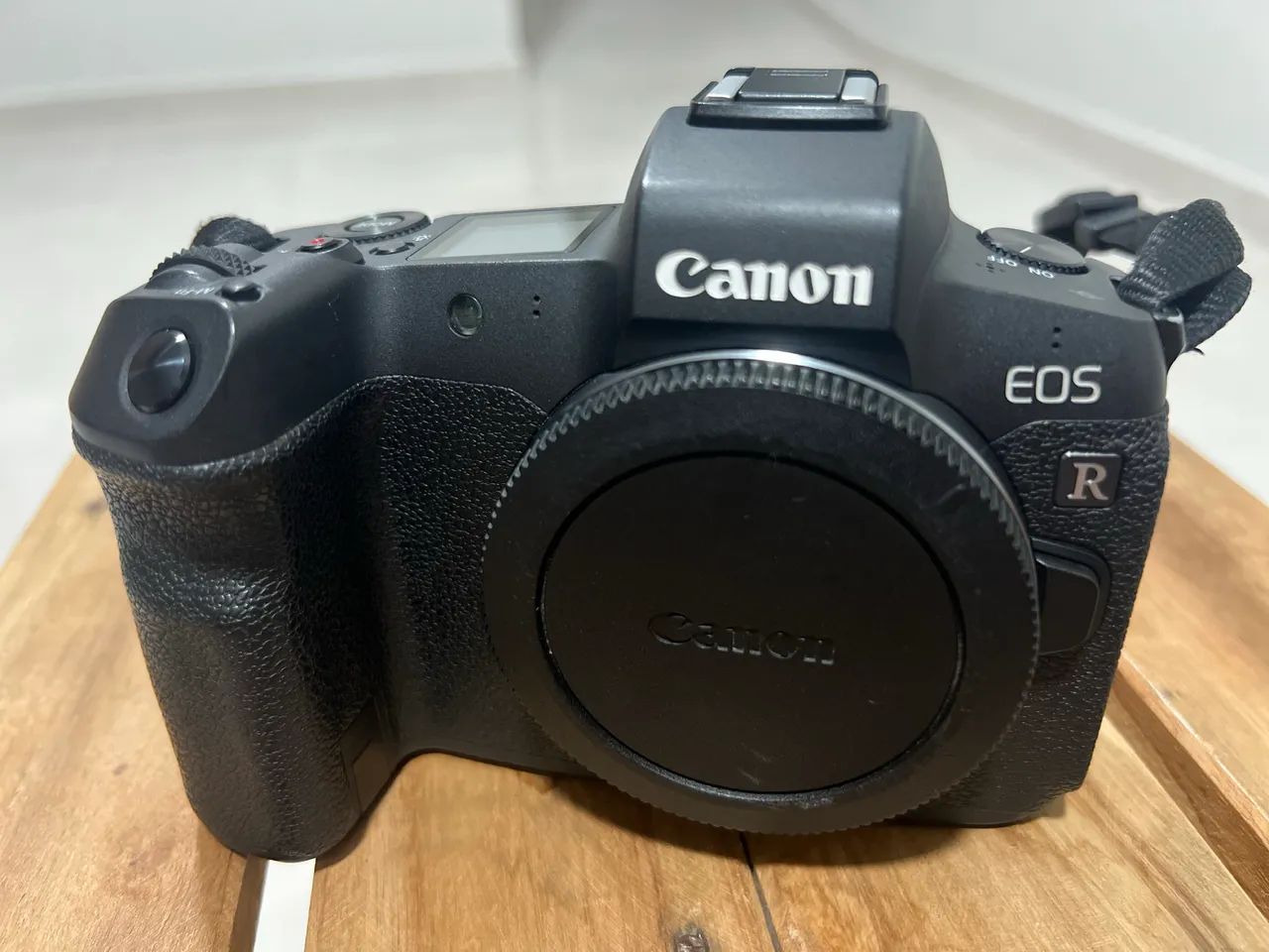 CÂMERA CANON EOS R