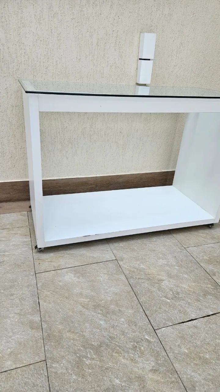 Balcão para loja de roupa com 2 cabideiros e vidro temperado - Foto 4