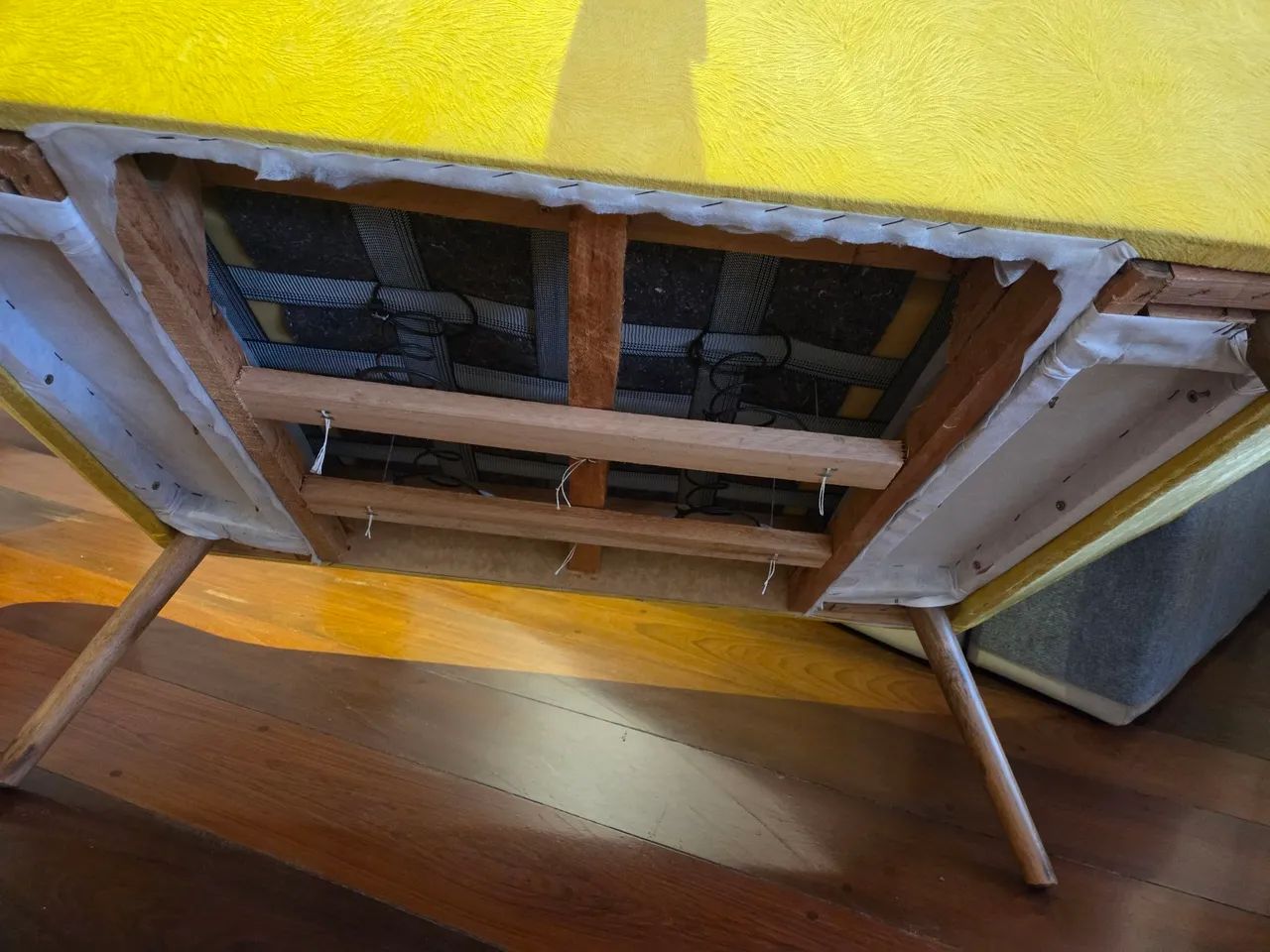 Sofá 2 lugares namoradeira amarelo - Foto 5