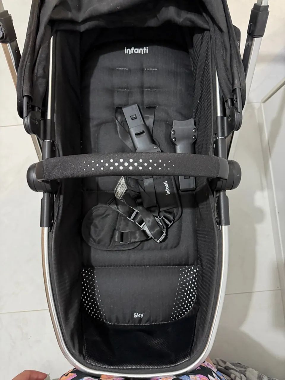 Carrinho de bebê (com bebê conforto) - Foto 3