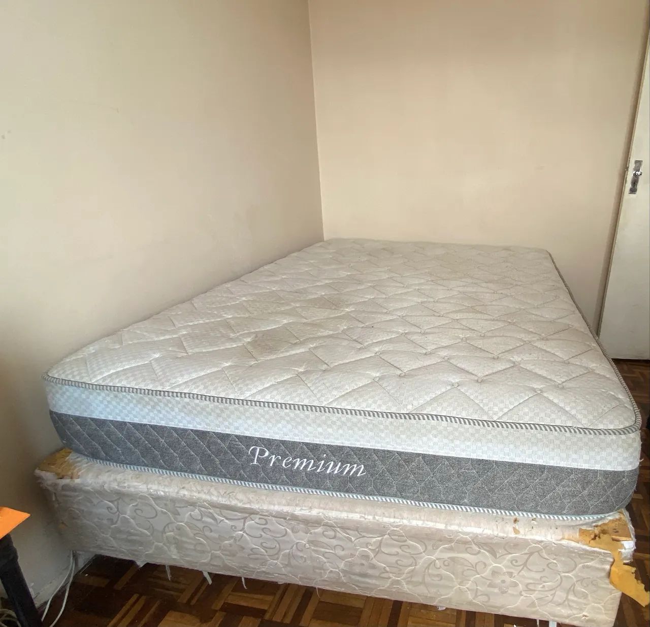 Double bed frame65573826143363122
