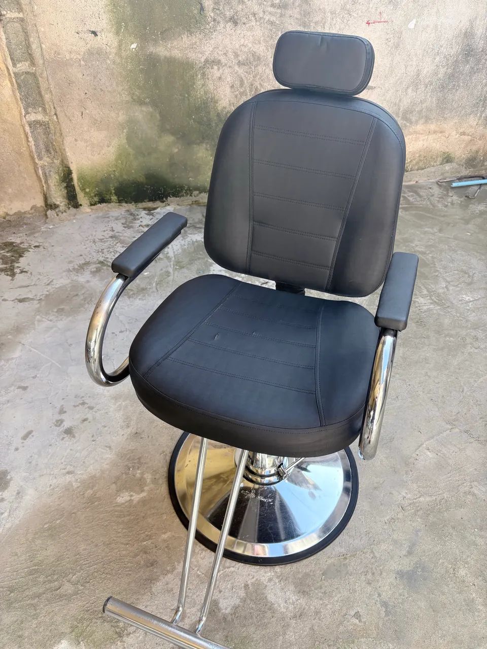 Vendo par de cadeira reclinavel barbearia  - Foto 5