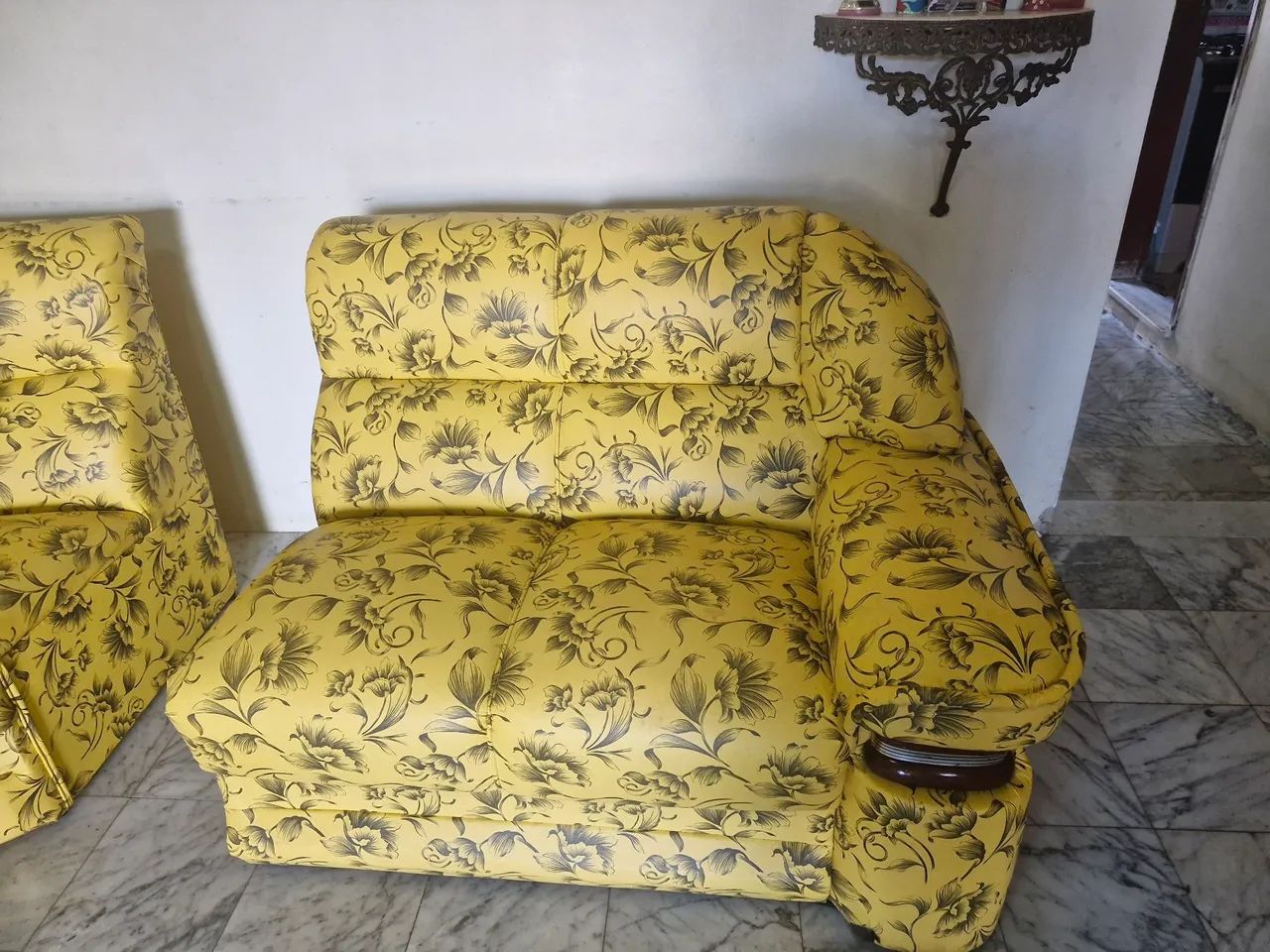 3-Module Sofa, Semi-Circular Shape, in Excellent Condition.463754251753246724