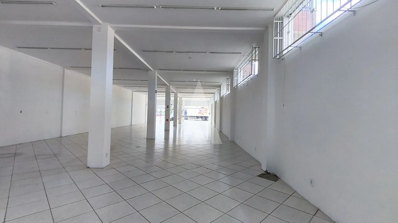 Sala comercial no Vila Nova com 280m², vitrine ampla e 3 vagas. - Foto 5