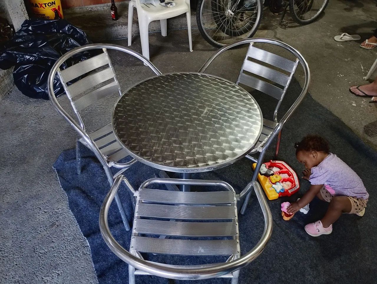 Vendo excelente mesa de alumínio  - Foto 3