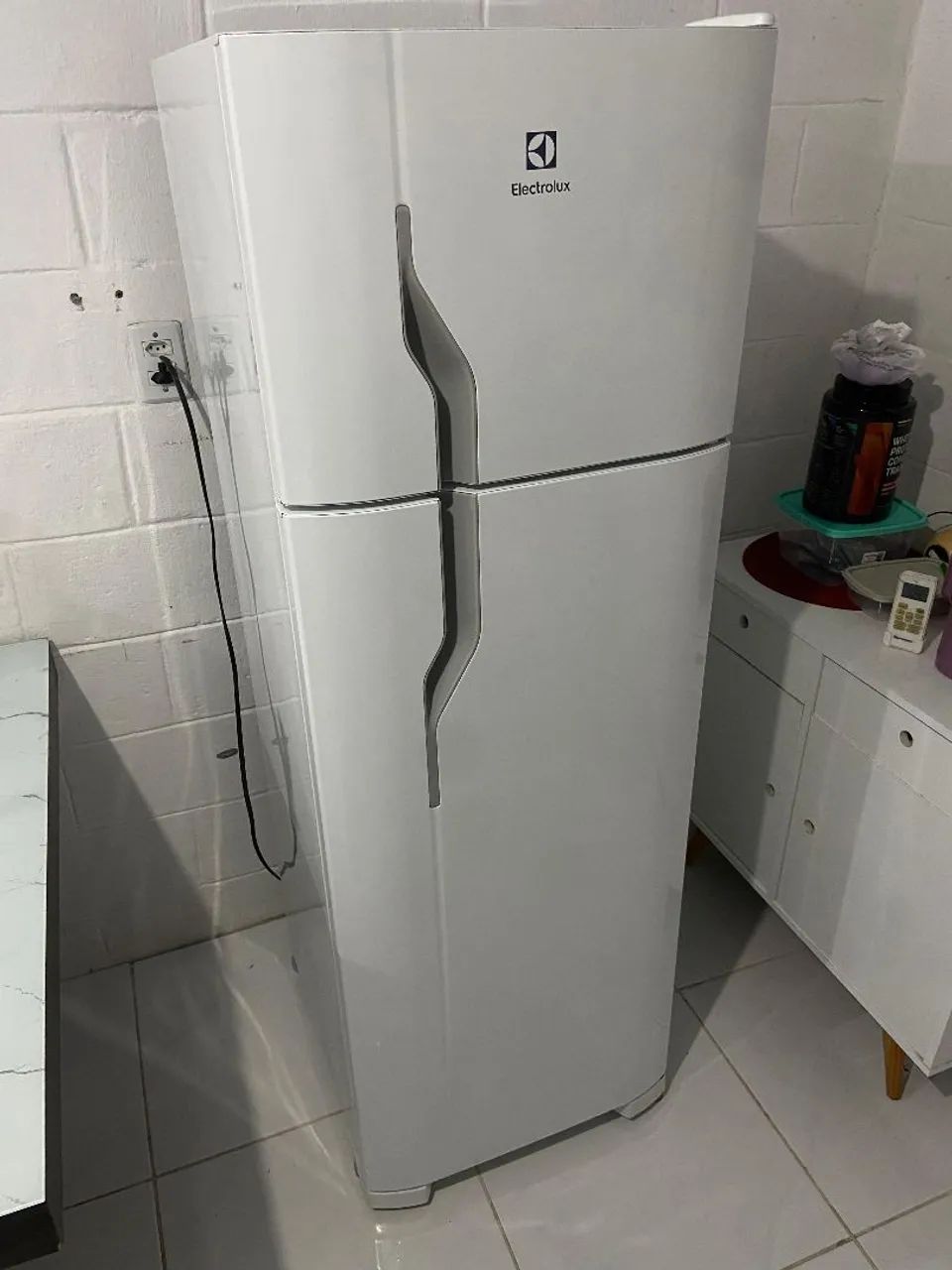 Geladeira Electrolux branca duas portas