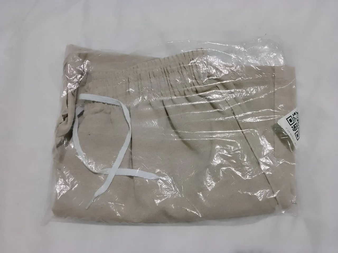 Bermudas_Bege_e_Preta - Tamanho P - Foto 3