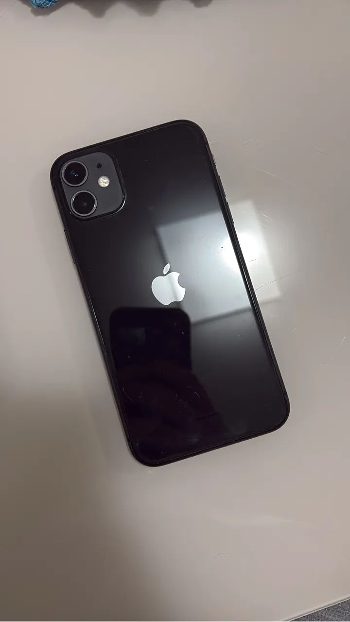 iPhone 11 - 64g - Sem detalhes