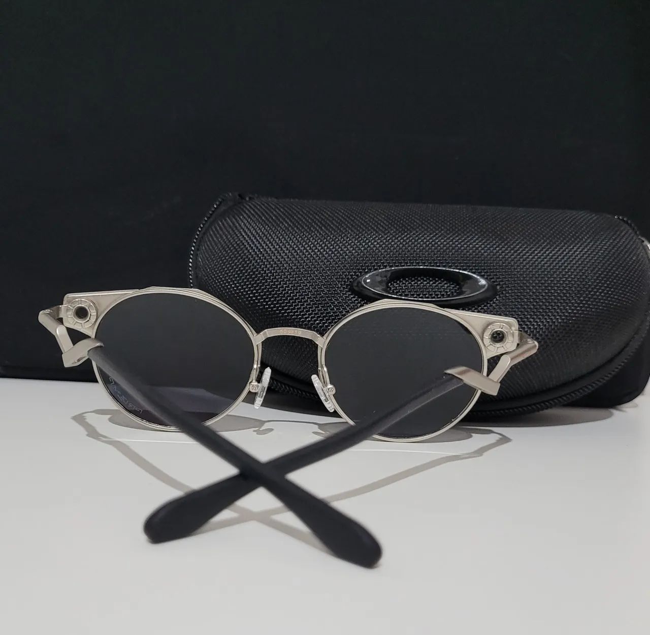 Oculos de sol oakley deadbolt silver masculino  - Foto 2
