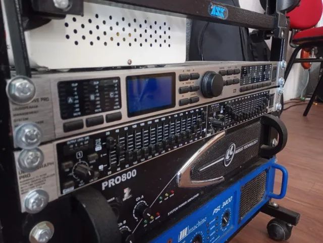 ? Kit Behringer Profissional - DCX2496 + DEQ Graph Pro ?