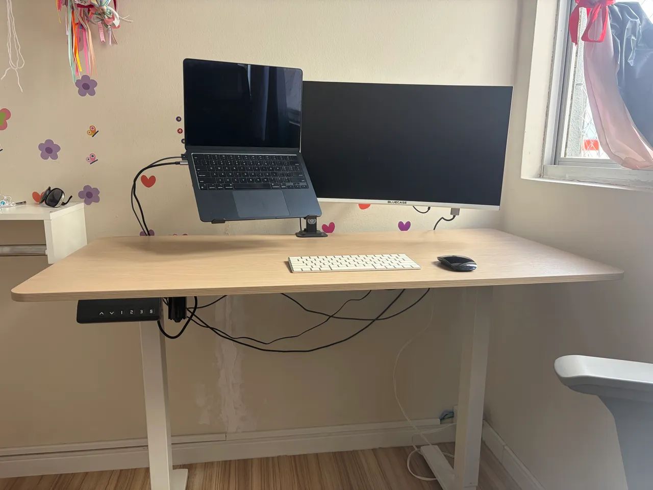Vendo mesa de escritório com regulagem automática de altura