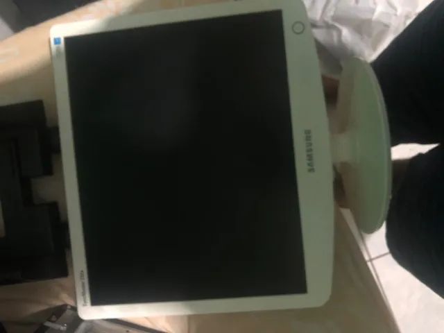 Lote 3 Monitores Samsung e AOC - Ligam, com Defeito - Foto 2