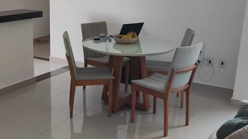 Mesa de jantar redonda 4 cadeiras