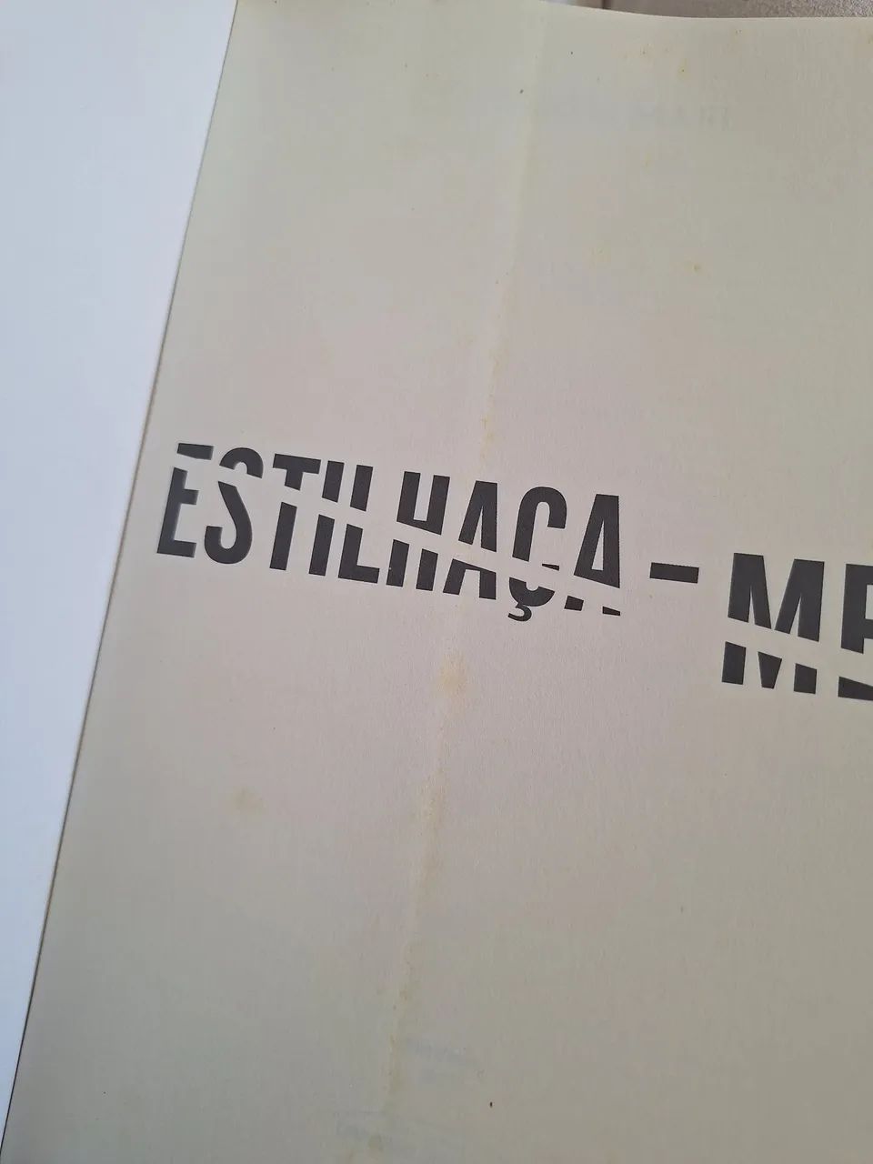 livro estilhaça-me - Foto 2