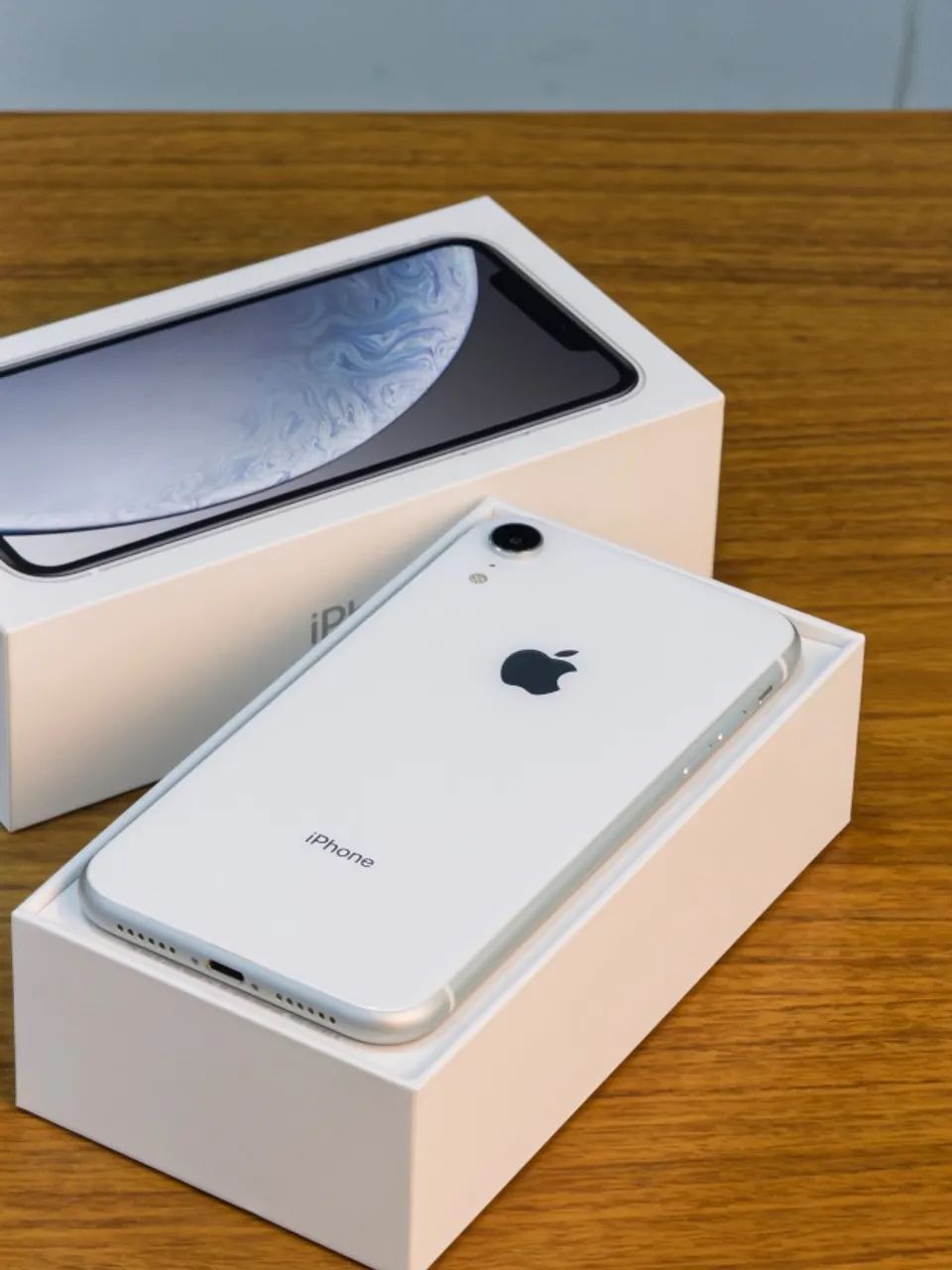 iPhone XR| 256GB| Branco| Seminovo em bom estado, com caixa e iPhone XR| 256GB| Branco| Seminovo em bom estado, com caixa e