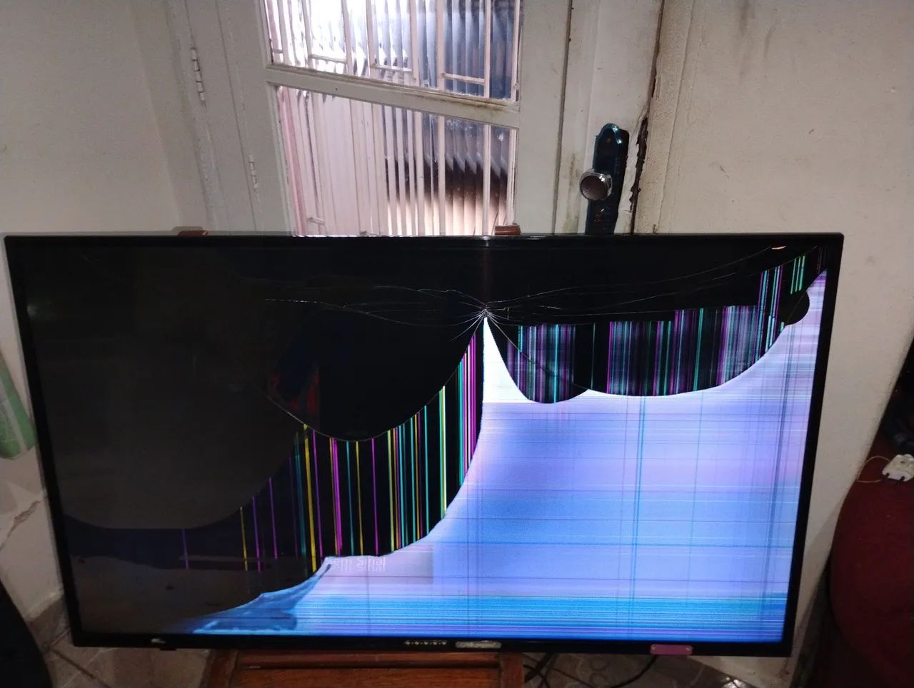 TV Philco LED SMart 43 Polegadas Modelo PH43E30DSGW Tela Quebrada Ligando  - Foto 3