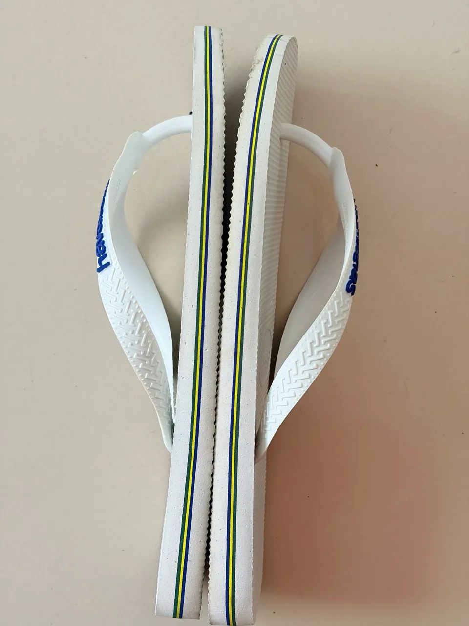 Chinelo Havaianas Branco com Bandeira - Foto 2