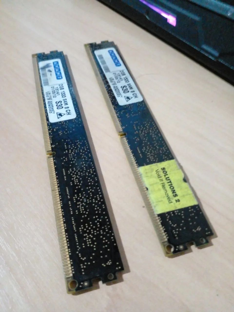 Memórias Samsung modelo caixa baixa