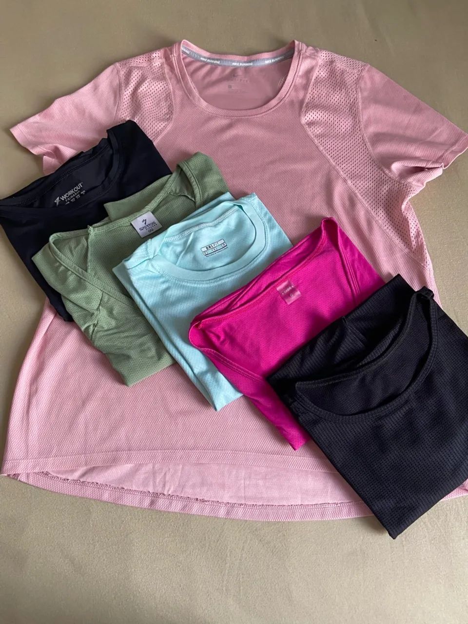 Roupas de academia seminovas - Foto 5