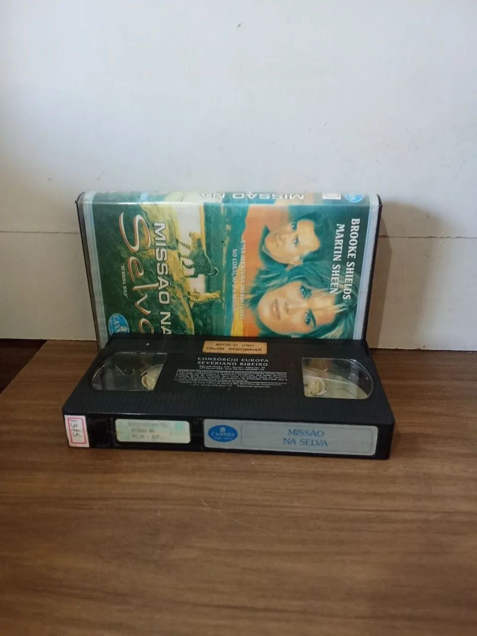 vhs filme missão na selva (dublado) - Foto 4