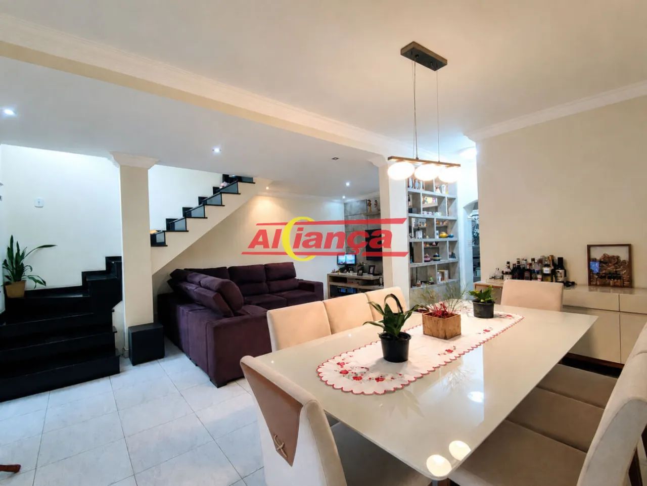 Sobrado 264m², com 4 quartos e 3 suítes à venda na Vila Rosália