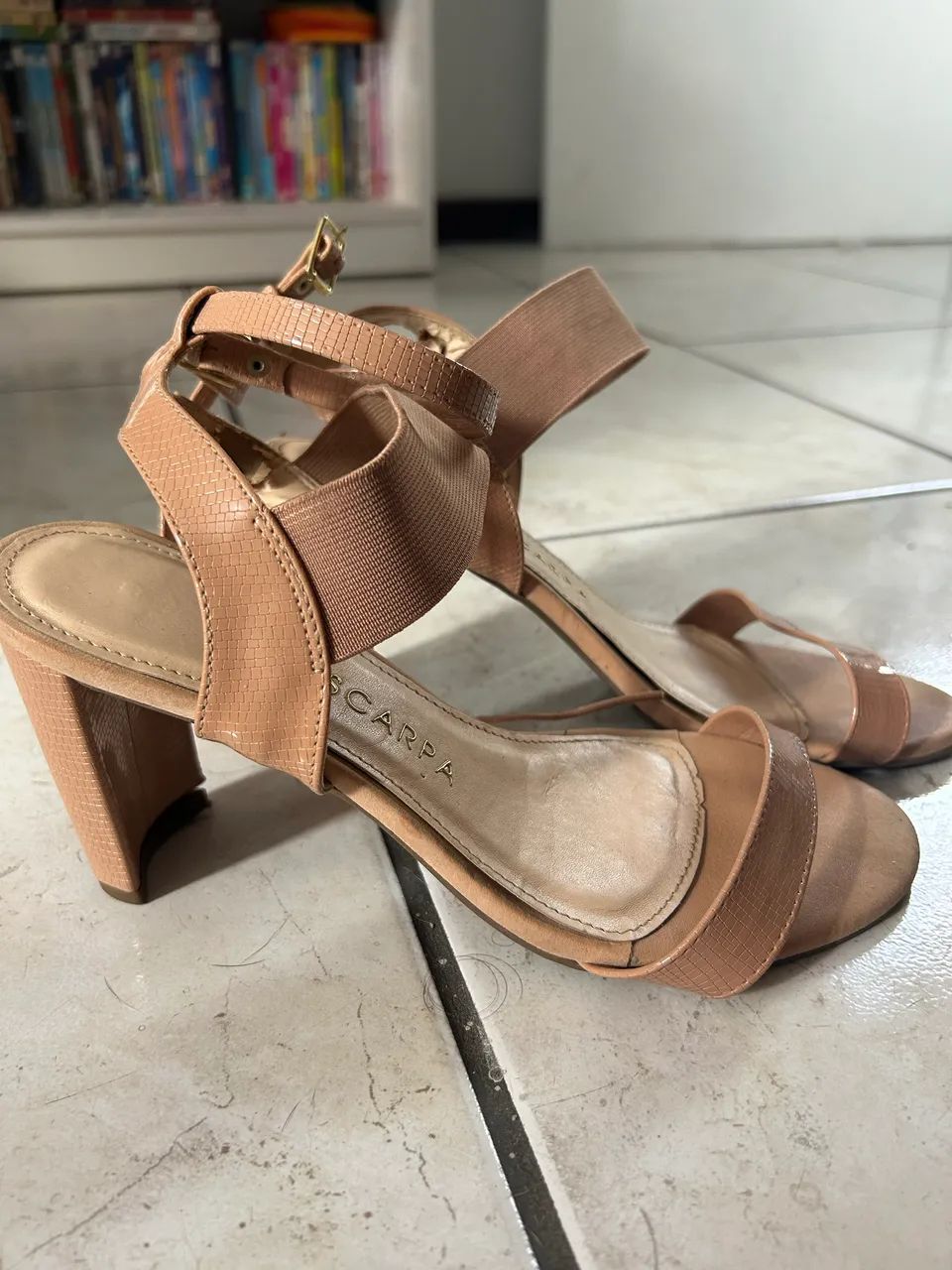 Salto nude elegante