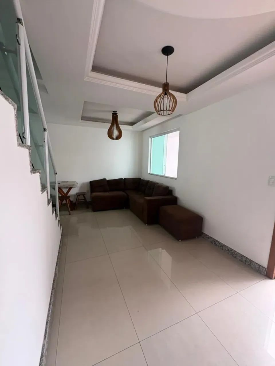 Casa Geminada duplex, entrada independente semi mobiliada - 03 quartos ( 01 com armários e - Foto 2