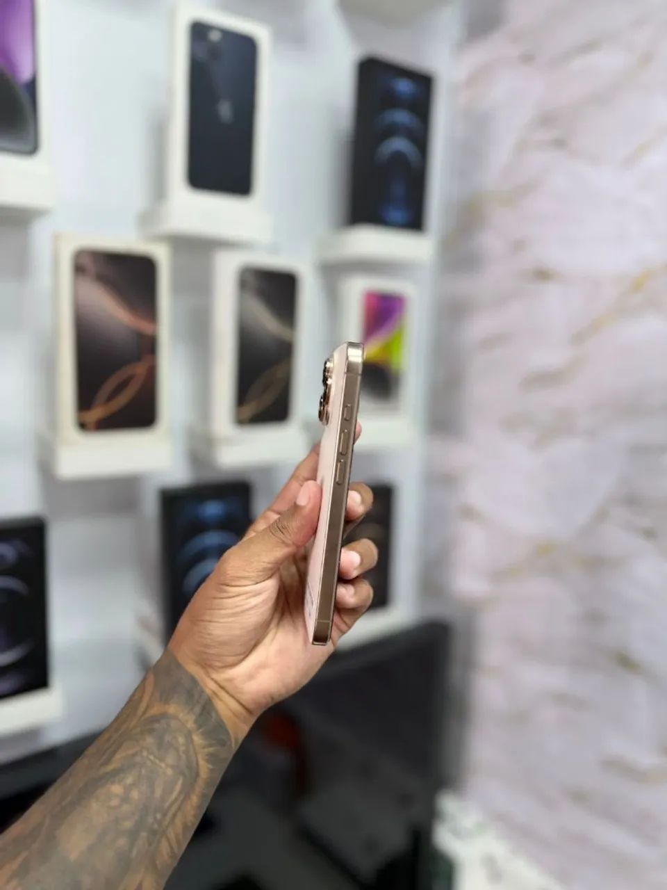 IPHONE 16 PRO 128GB DESER<br>R$ 5.199,00 - Foto 4