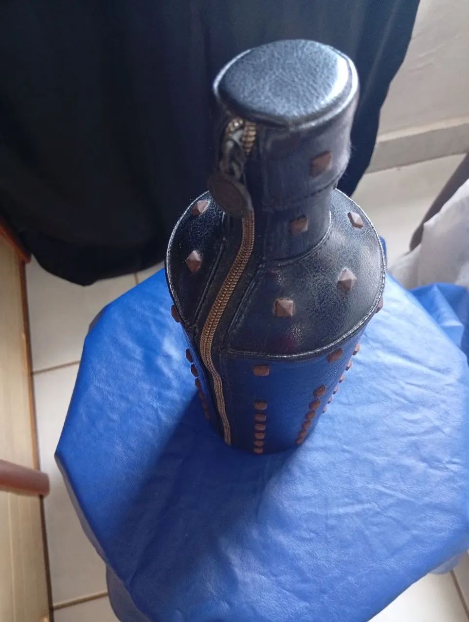 Vendo capa para garrafa de vodka Absolut em couro (pelíca)