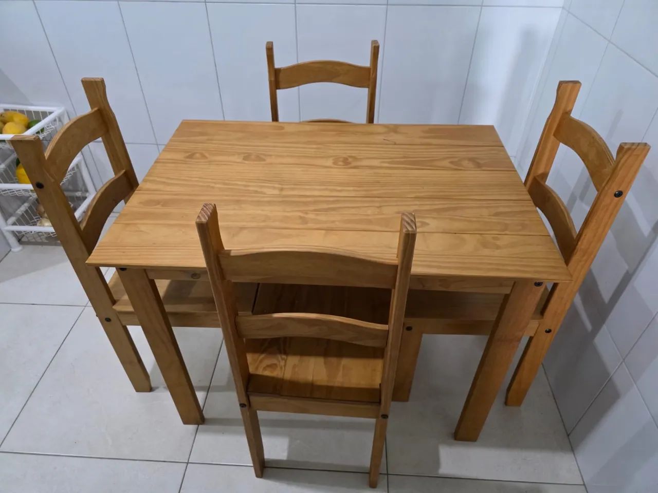 Vendo Mesa Pinus 4 lugares de madeira - Foto 3