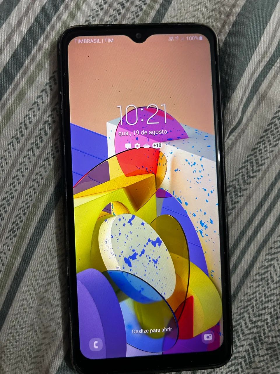 Celular semi novo
