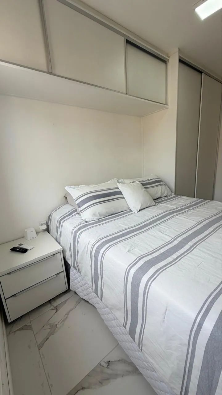 Guarda roupa em madeira maciça  - Foto 2