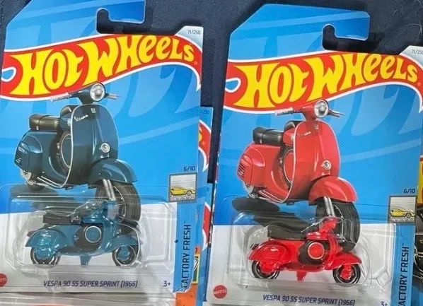 Dupla de Vespa Hotwheels 