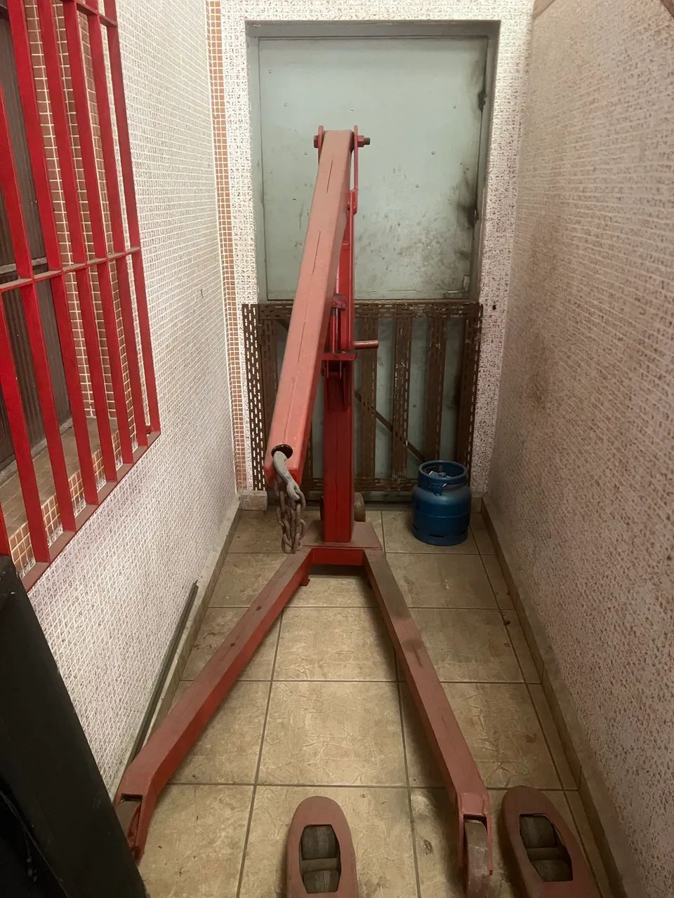 Girafa, paleteira e carrinho de carga - Foto 5