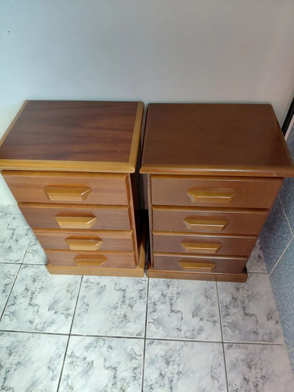 Kit 2 Mesas de Cabeceira com 4 Gavetas - Madeira / Estilo Clássico - Foto 4