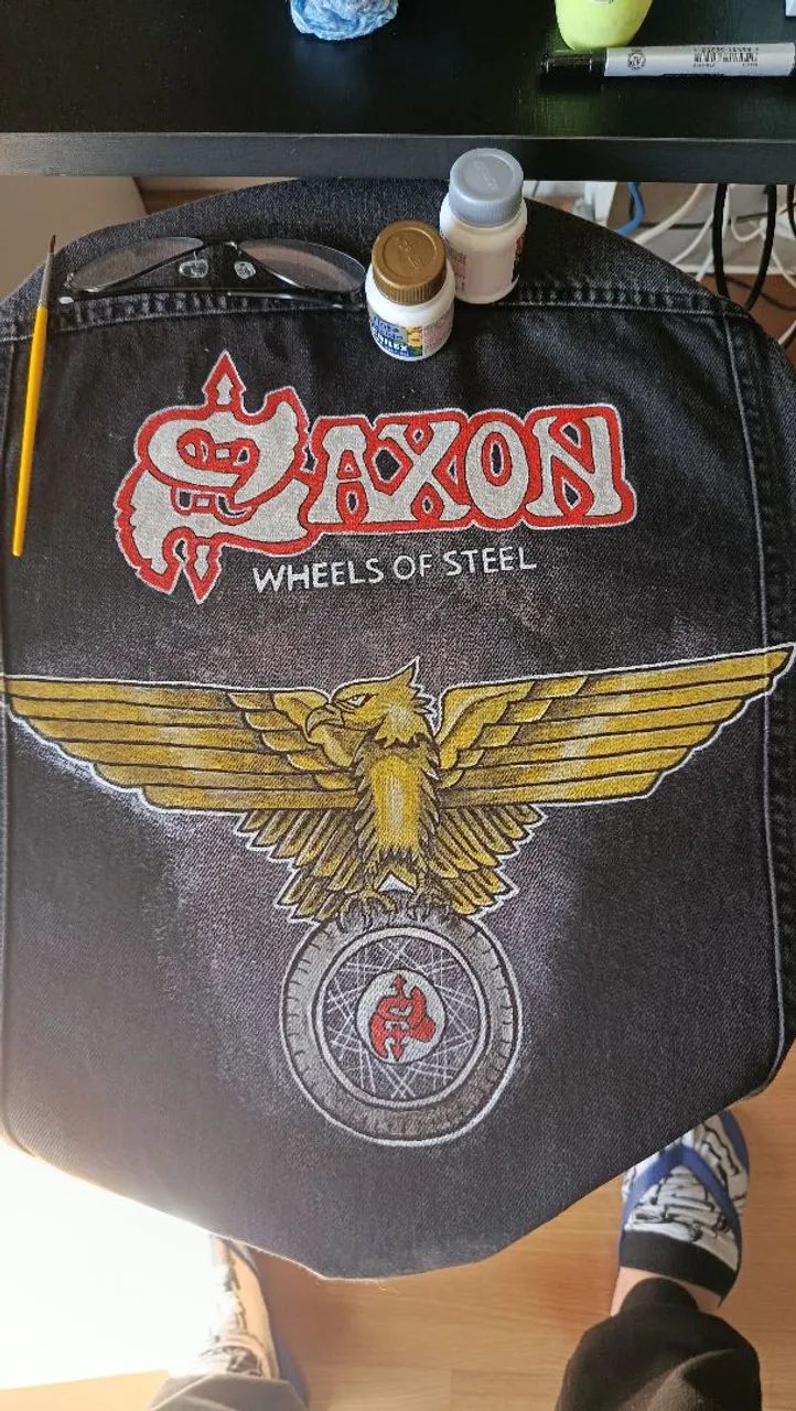 Jaqueta jeans Heavy Metal, customizada Saxon