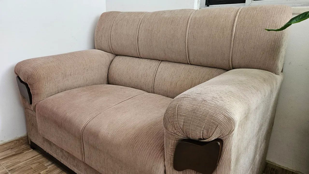 Sofá 2 lugares Marrom em perfeito estado - Foto 2