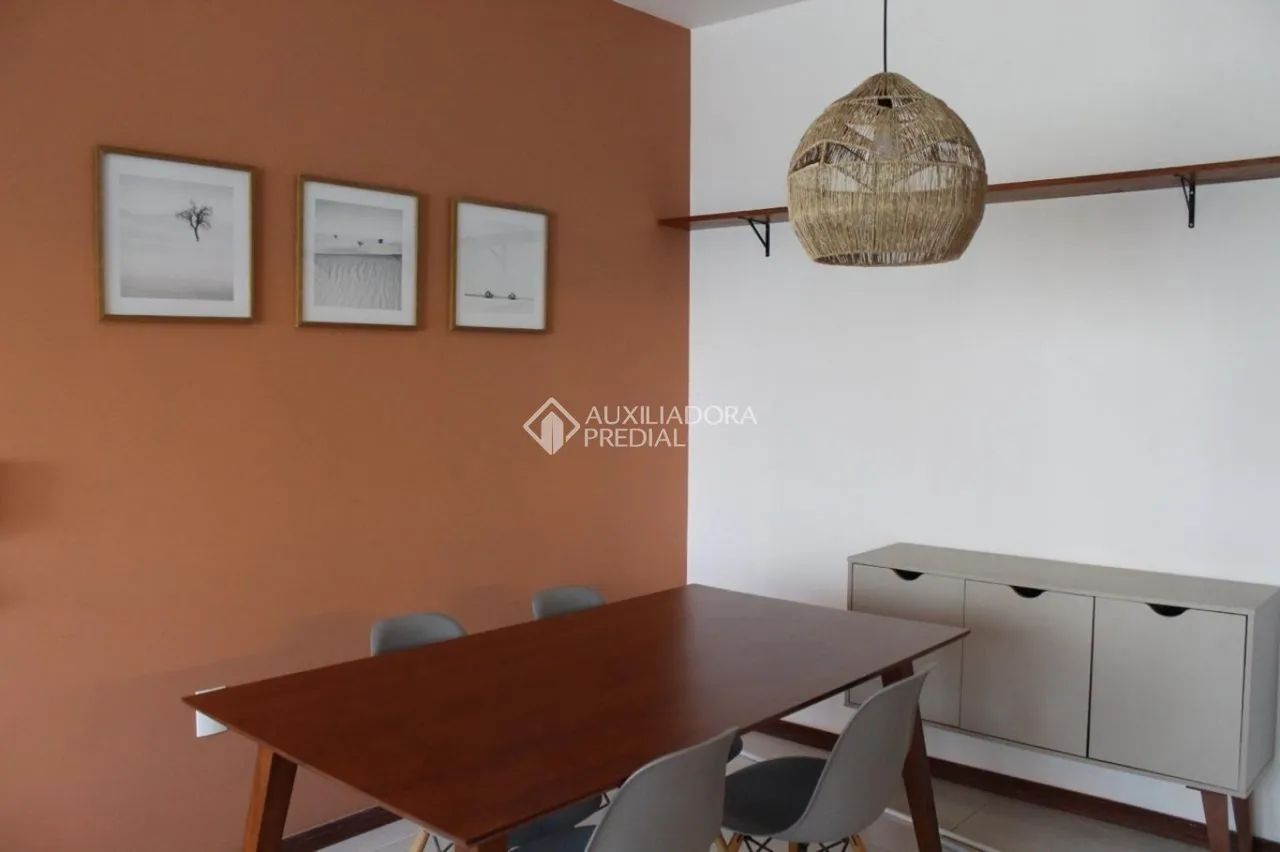 Apto 2 dormitórios reformado Av Campeche - Foto 4