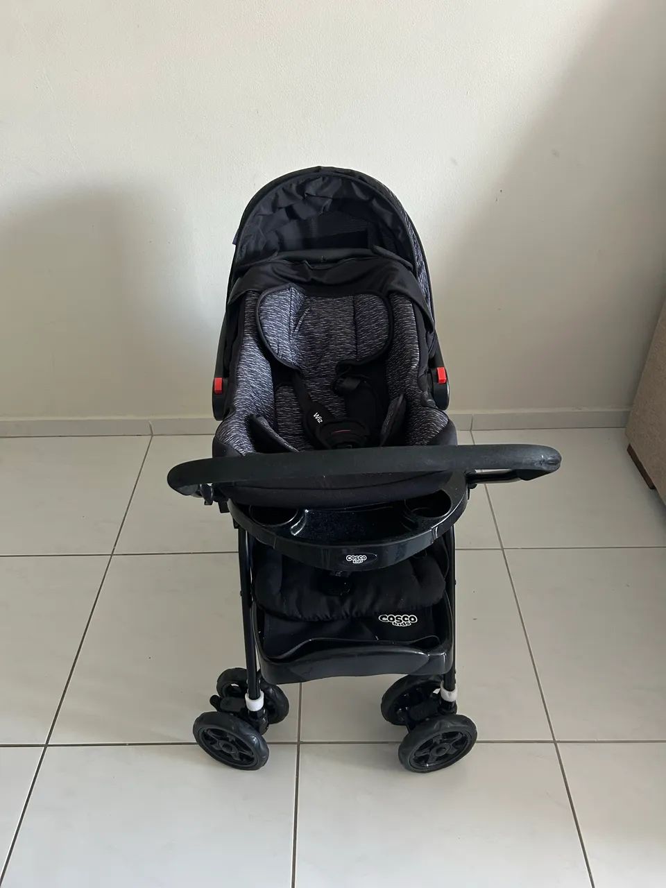 Carrinho de bebê + bebê conforto