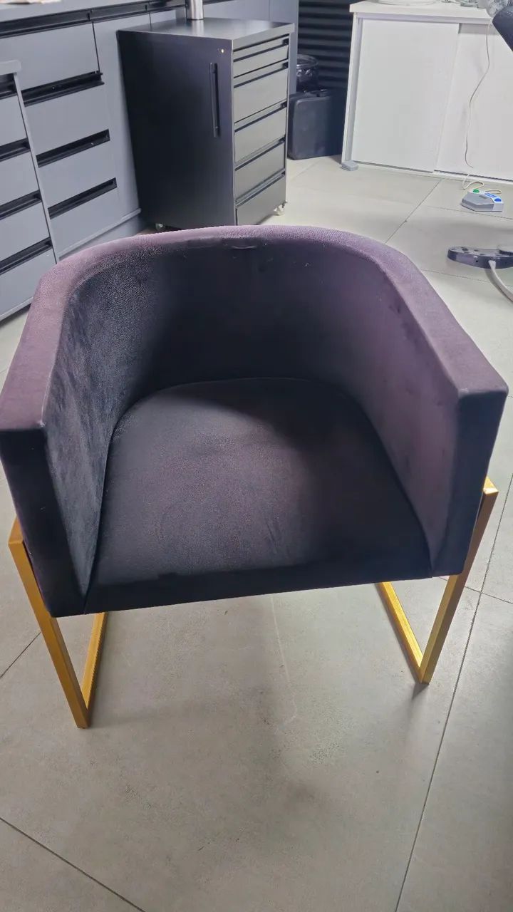 Poltrona em suede preto  - Foto 4