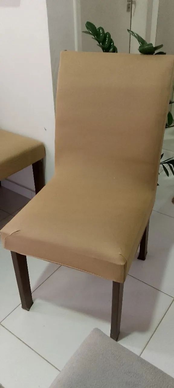 Cadeiras acolchoadas cinza com 4 capas beges para reformar usar como estão de 400 por 300 - Foto 2