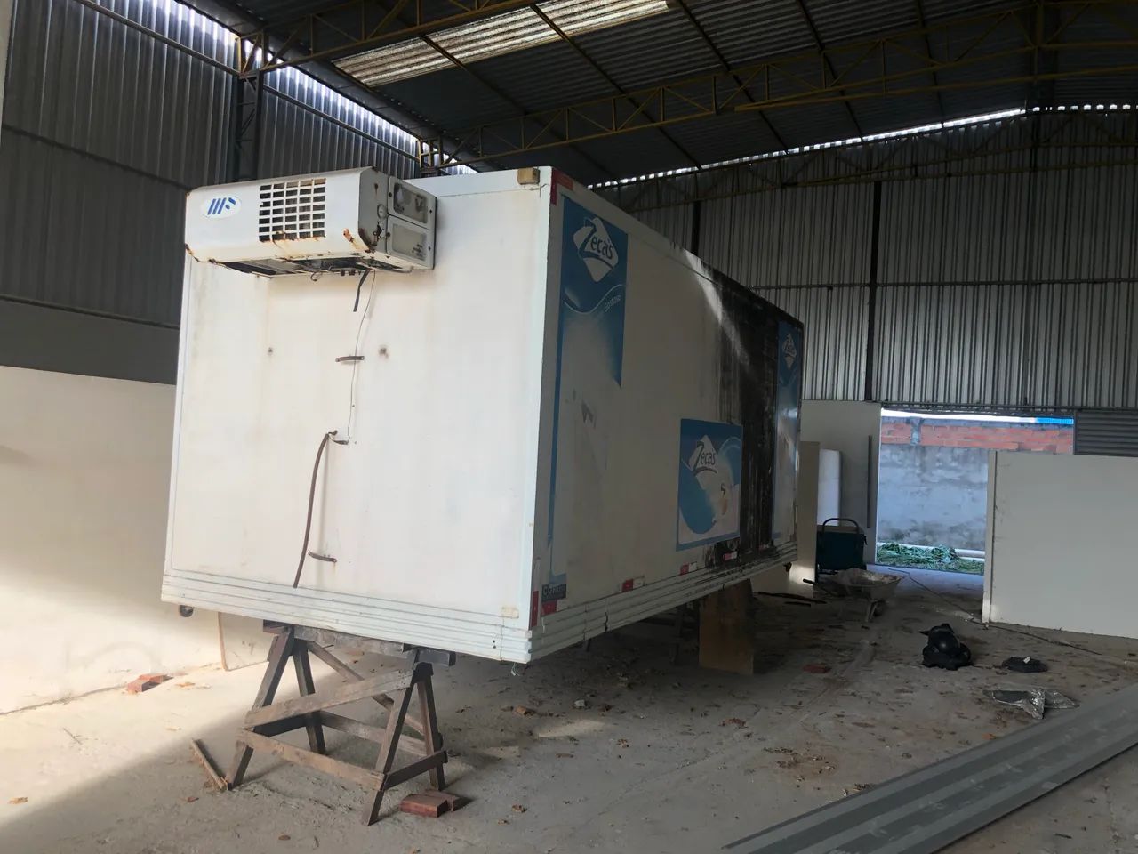  Bau refrigerado 